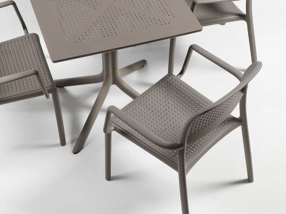 N-TABLE AND BORA CHAIRS